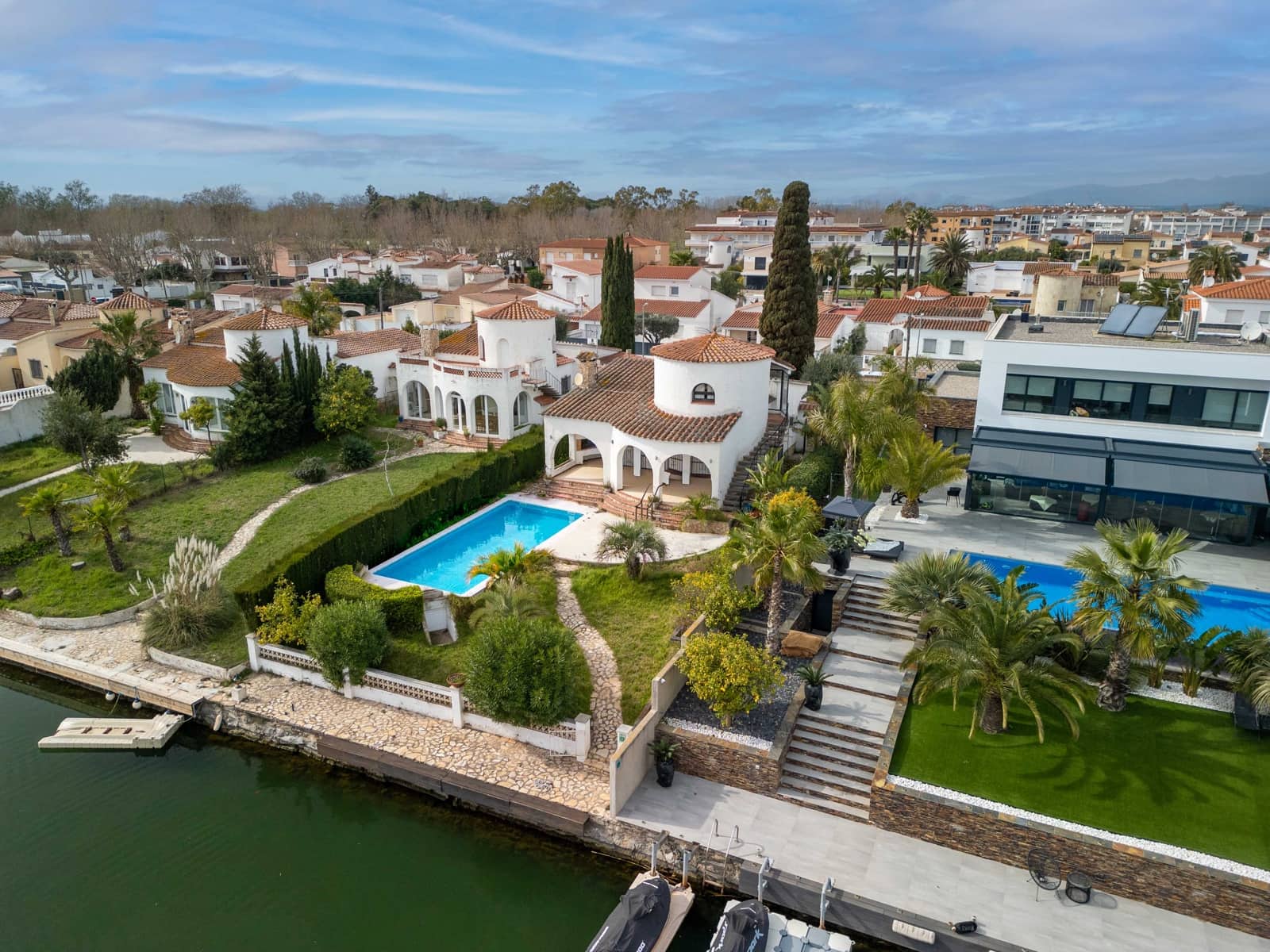 3 bedroom Villa for sale in Empuriabrava with pool garage - € 890,000 (Ref: 9412721)