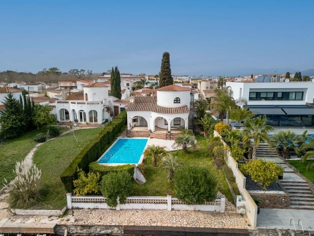 3 bedroom Villa for sale in Empuriabrava, Castelló d'Empúries with pool garage - € 890,000 (Ref: 9412721)