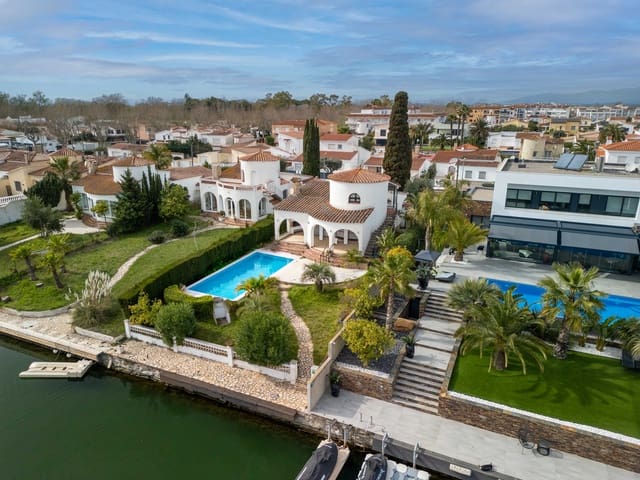 3 bedroom Villa for sale in Empuriabrava, Castelló d'Empúries with pool garage - € 890,000 (Ref: 9412721)