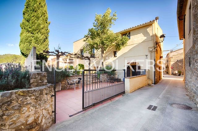 8 soveværelse Erhverv til salg i Terrades med swimmingpool garage - € 1.250.000 (Ref: 9412841)