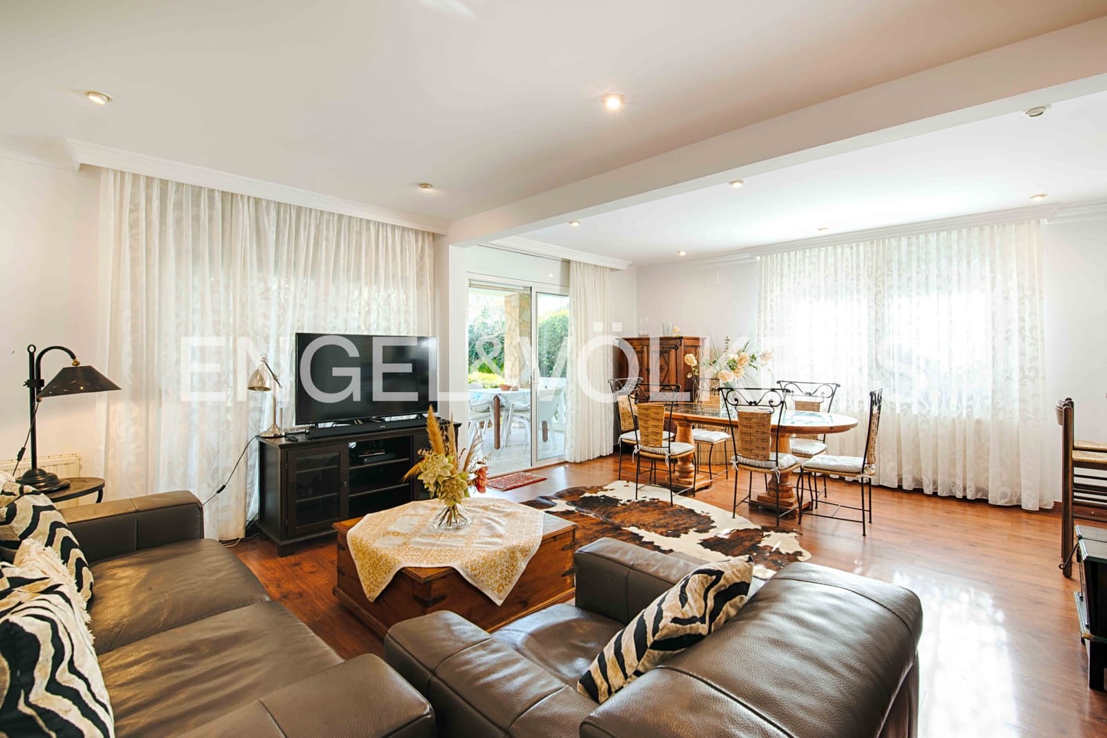 3 slaapkamer Villa te koop in Empuriabrava met zwembad garage - € 840.000 (Ref: 9413001)