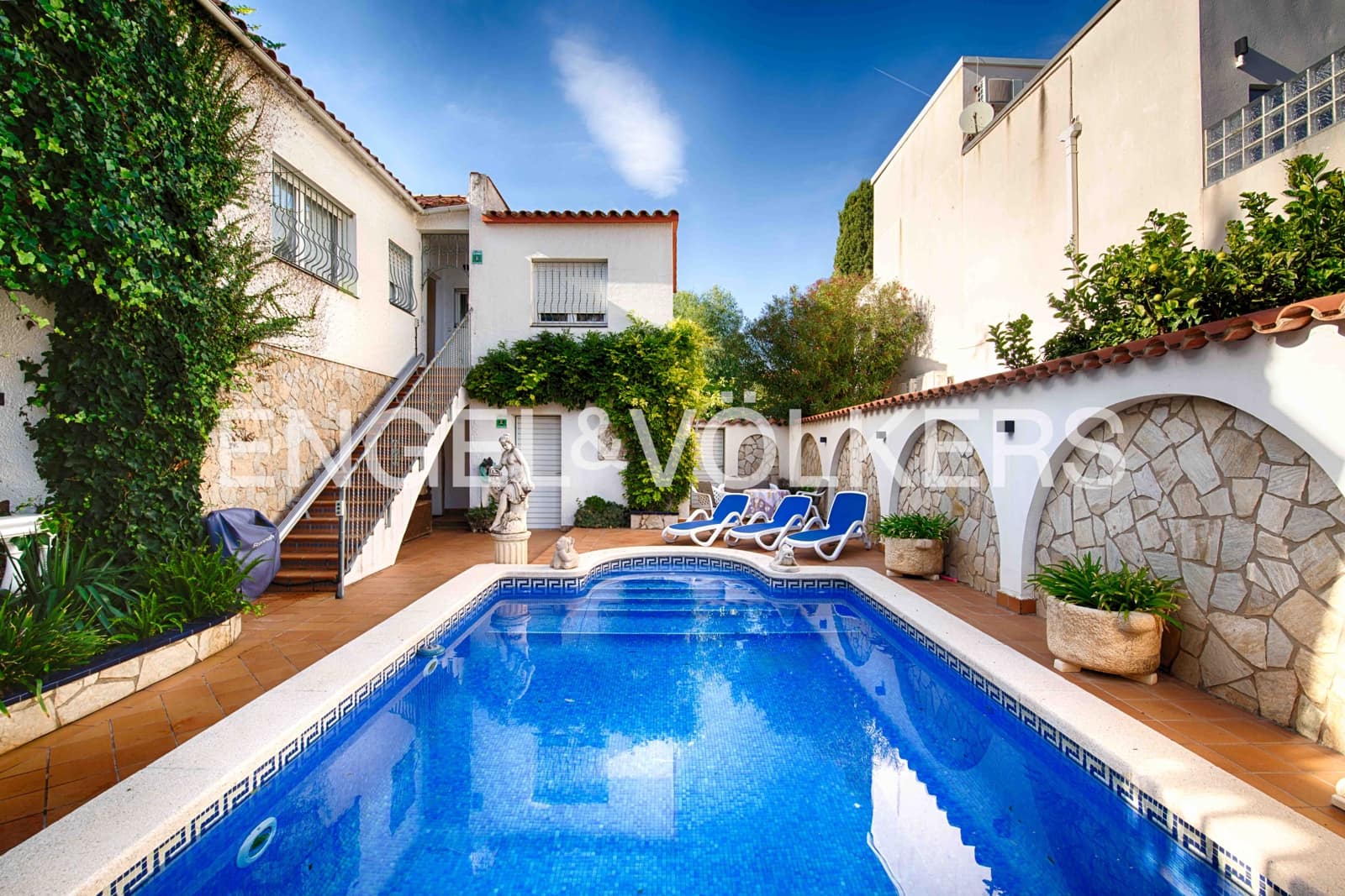 3 slaapkamer Villa te koop in Empuriabrava met zwembad garage - € 840.000 (Ref: 9413001)