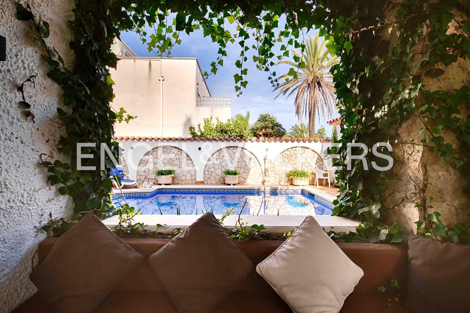 3 slaapkamer Villa te koop in Empuriabrava met zwembad garage - € 840.000 (Ref: 9413001)