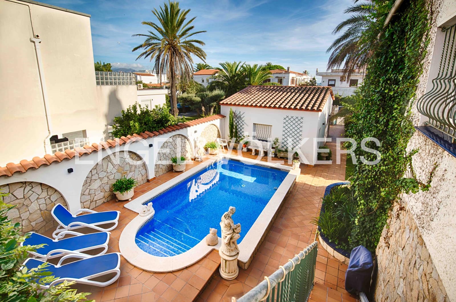 3 slaapkamer Villa te koop in Empuriabrava met zwembad garage - € 840.000 (Ref: 9413001)