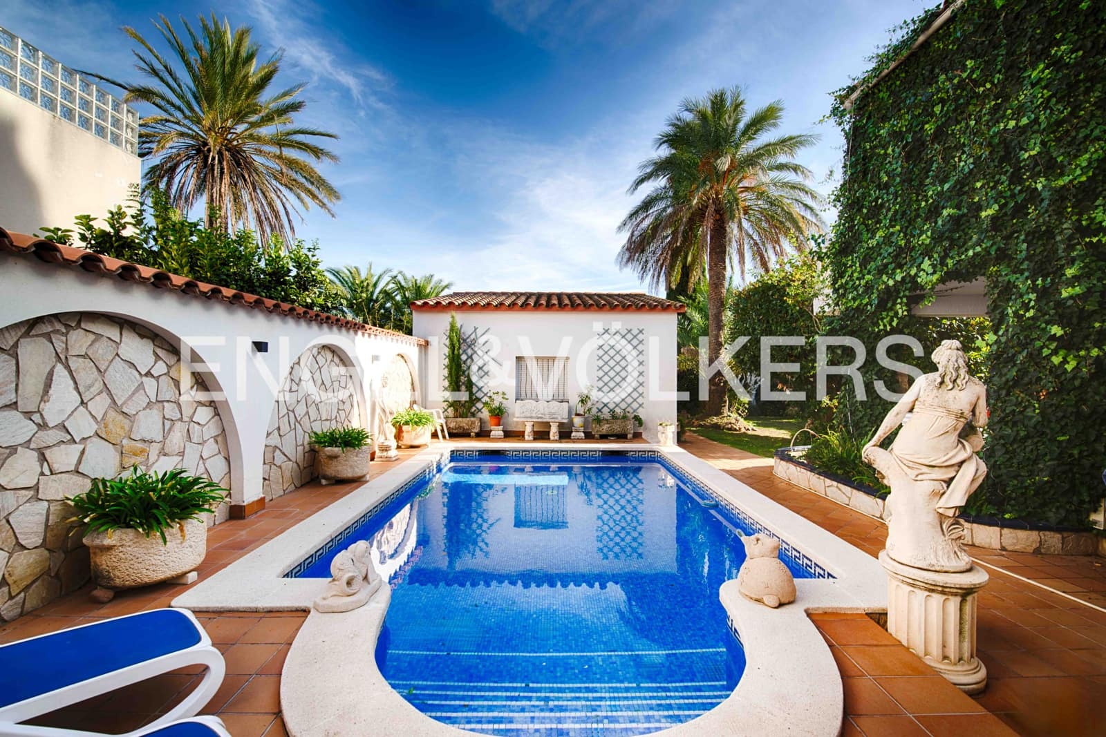 3 slaapkamer Villa te koop in Empuriabrava met zwembad garage - € 840.000 (Ref: 9413001)