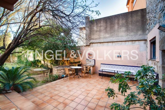 8 soveværelse Byhus til salg i Capmany - € 465.000 (Ref: 9444786)