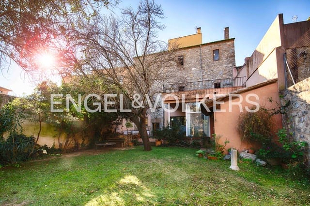 8 soveværelse Byhus til salg i Capmany - € 465.000 (Ref: 9444786)