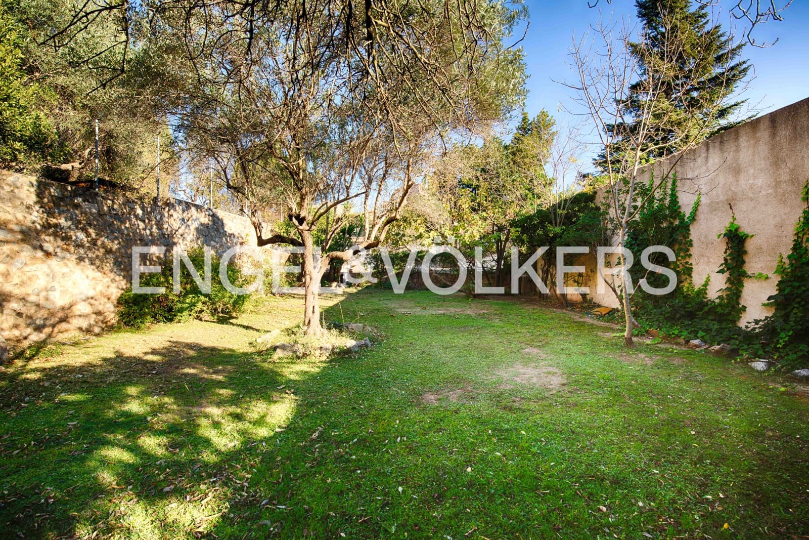 8 soveværelse Byhus til salg i Capmany - € 465.000 (Ref: 9444786)