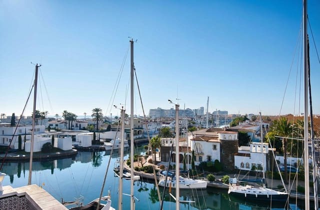 3 soverom Leilighet til salgs i Empuriabrava, Castelló d'Empúries med svømmebasseng garasje - € 599 000 (Ref: 9471521)