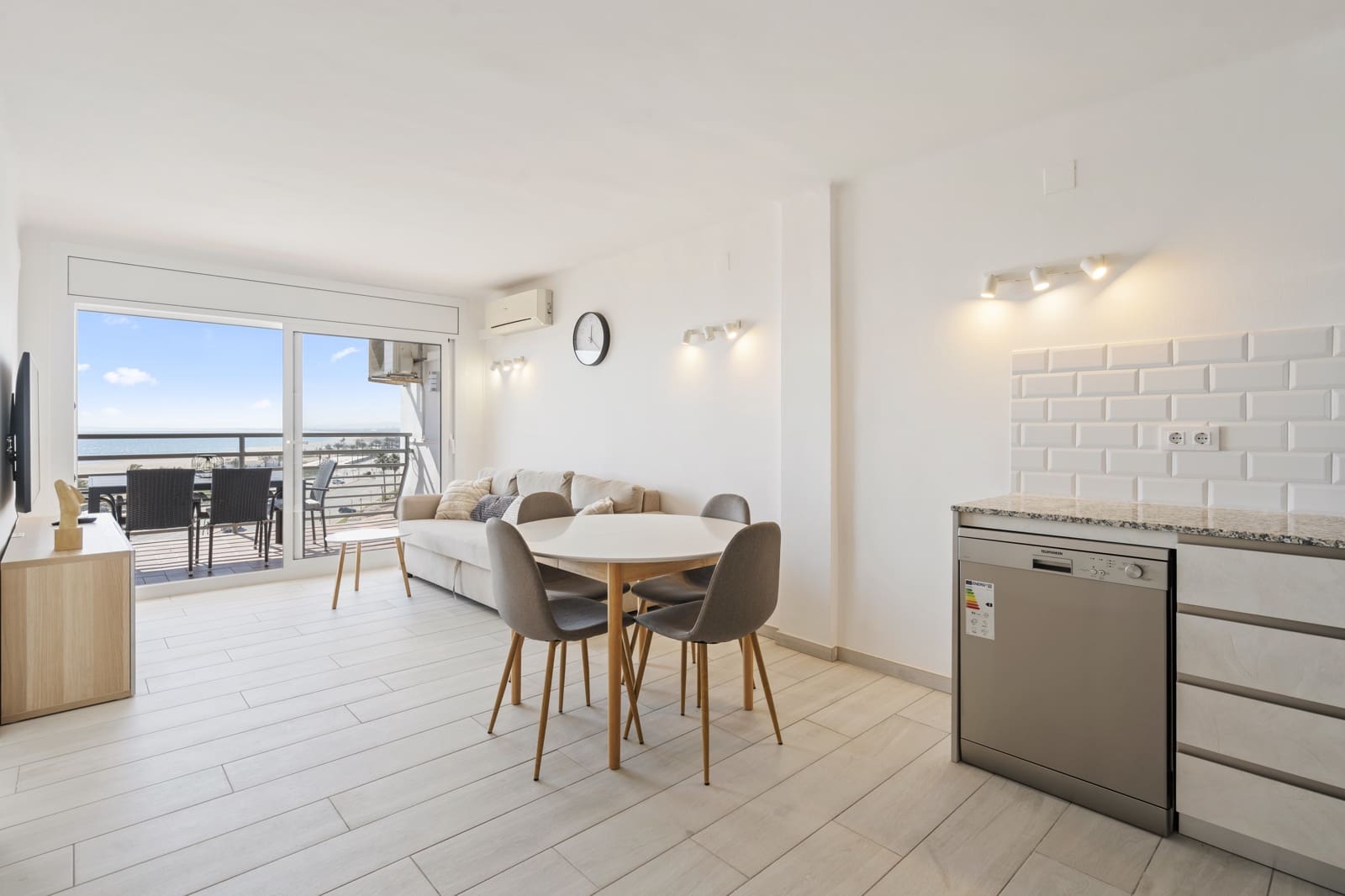 1 bedroom Apartment for sale in Empuriabrava - € 350,000 (Ref: 9471590)