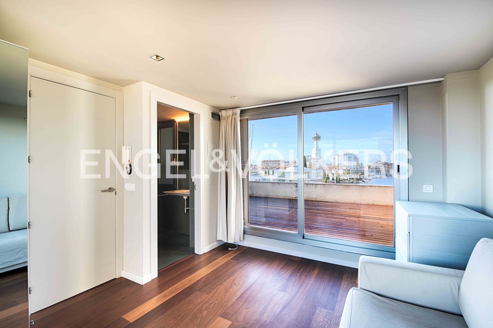 4 bedroom Villa for sale in Empuriabrava with pool garage - € 1,300,000 (Ref: 9480761)