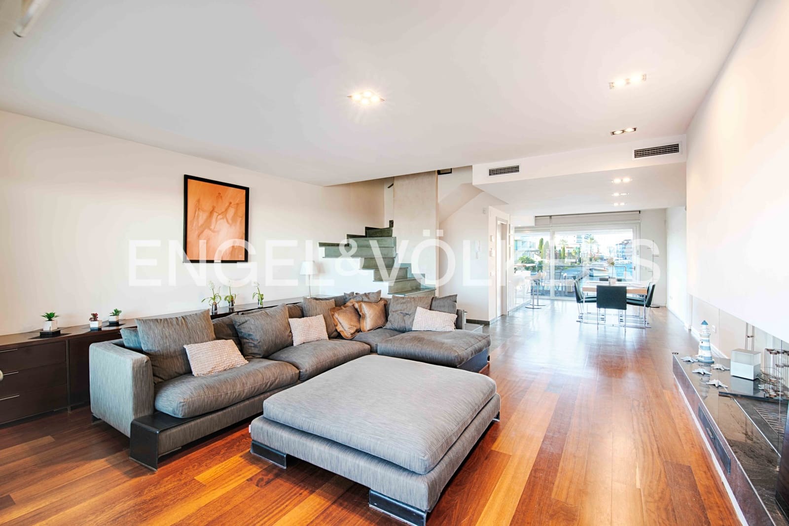 4 bedroom Villa for sale in Empuriabrava with pool garage - € 1,300,000 (Ref: 9480761)