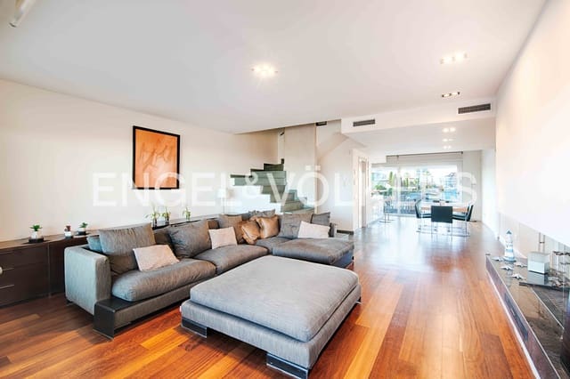 4 bedroom Villa for sale in Empuriabrava, Castelló d'Empúries with pool garage - € 1,300,000 (Ref: 9480761)