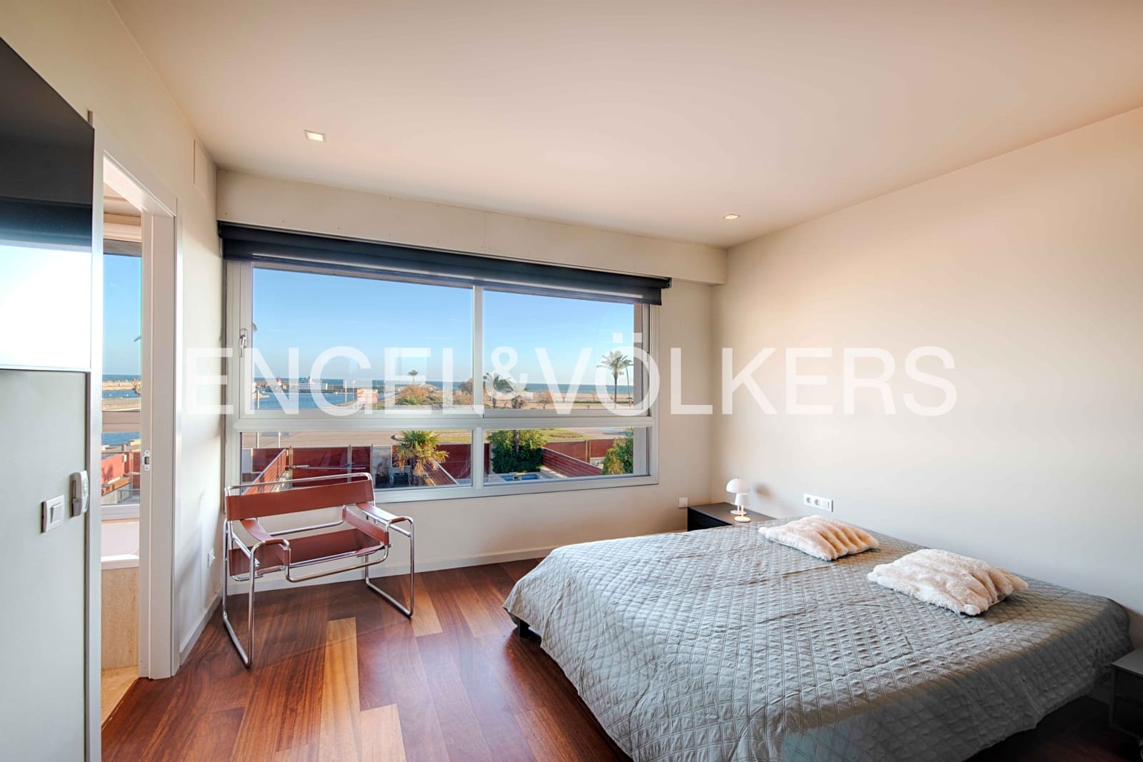 4 bedroom Villa for sale in Empuriabrava with pool garage - € 1,300,000 (Ref: 9480761)