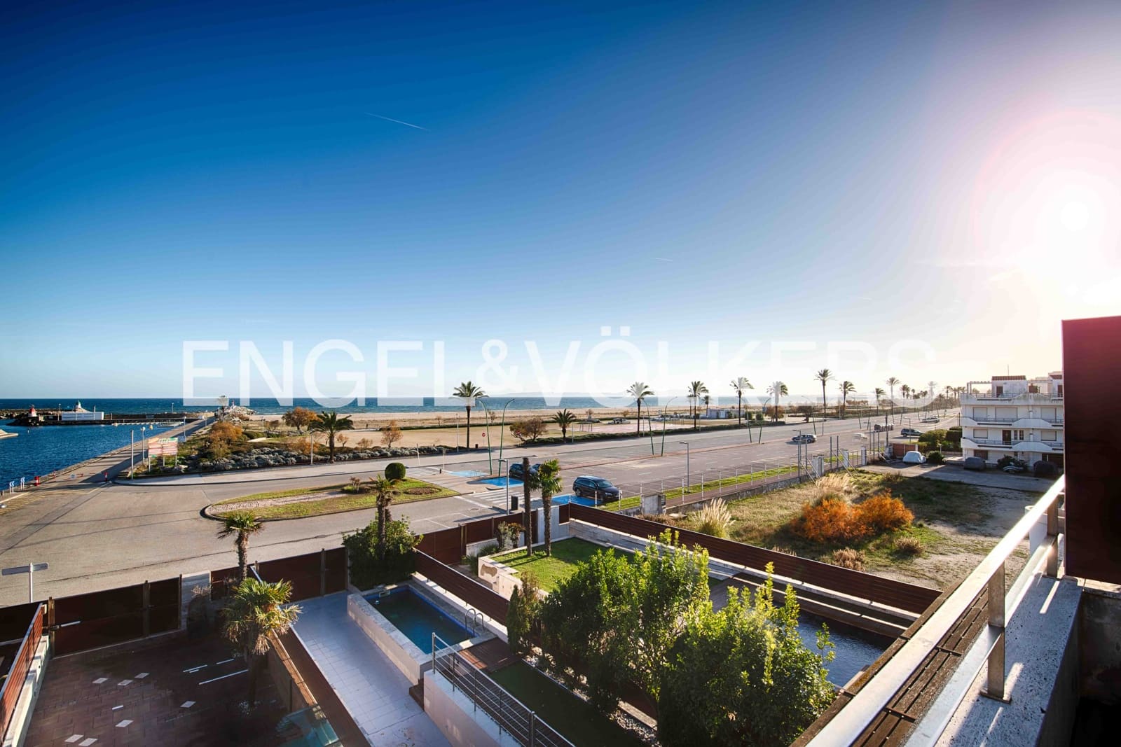 4 bedroom Villa for sale in Empuriabrava with pool garage - € 1,300,000 (Ref: 9480761)