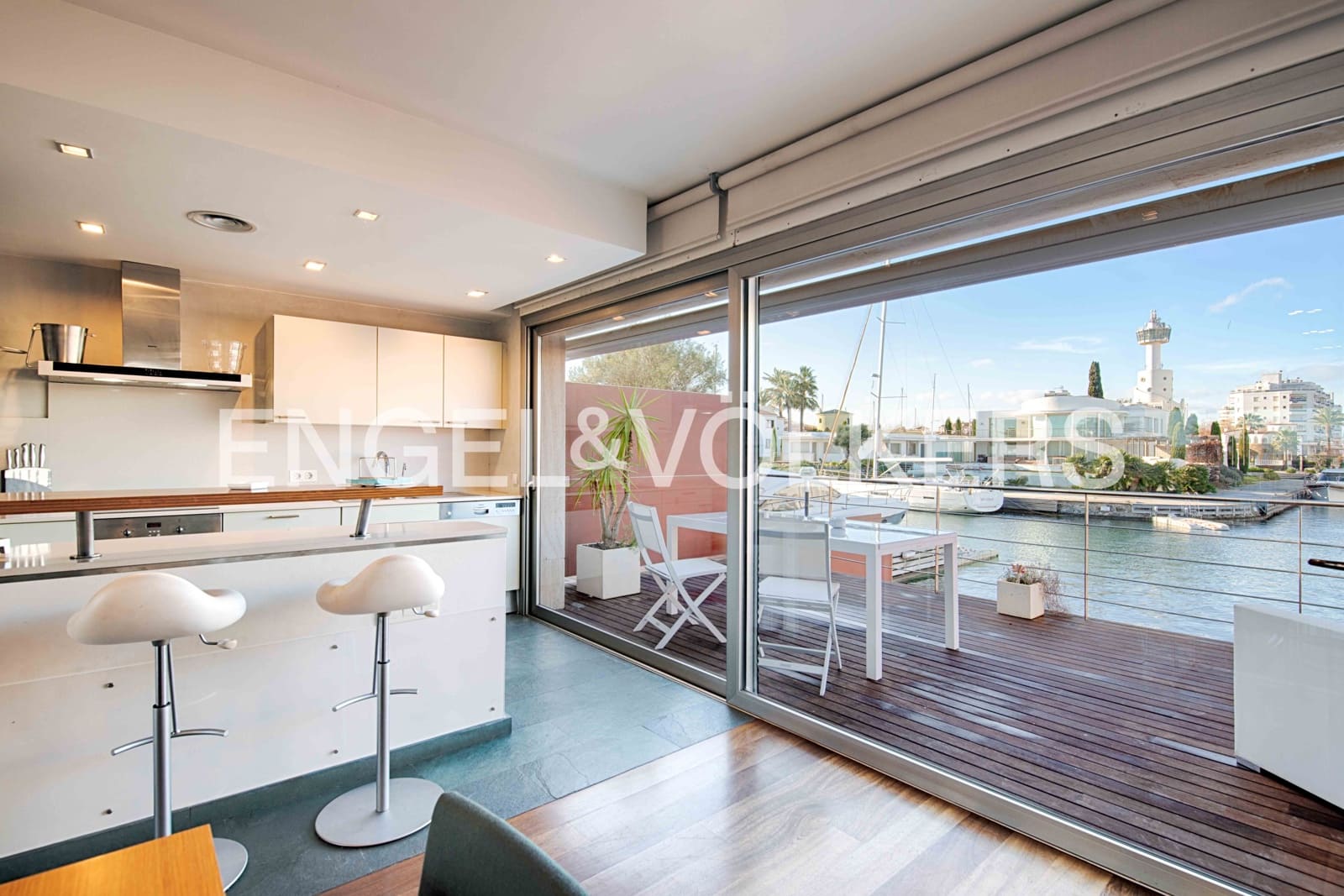 4 bedroom Villa for sale in Empuriabrava with pool garage - € 1,300,000 (Ref: 9480761)