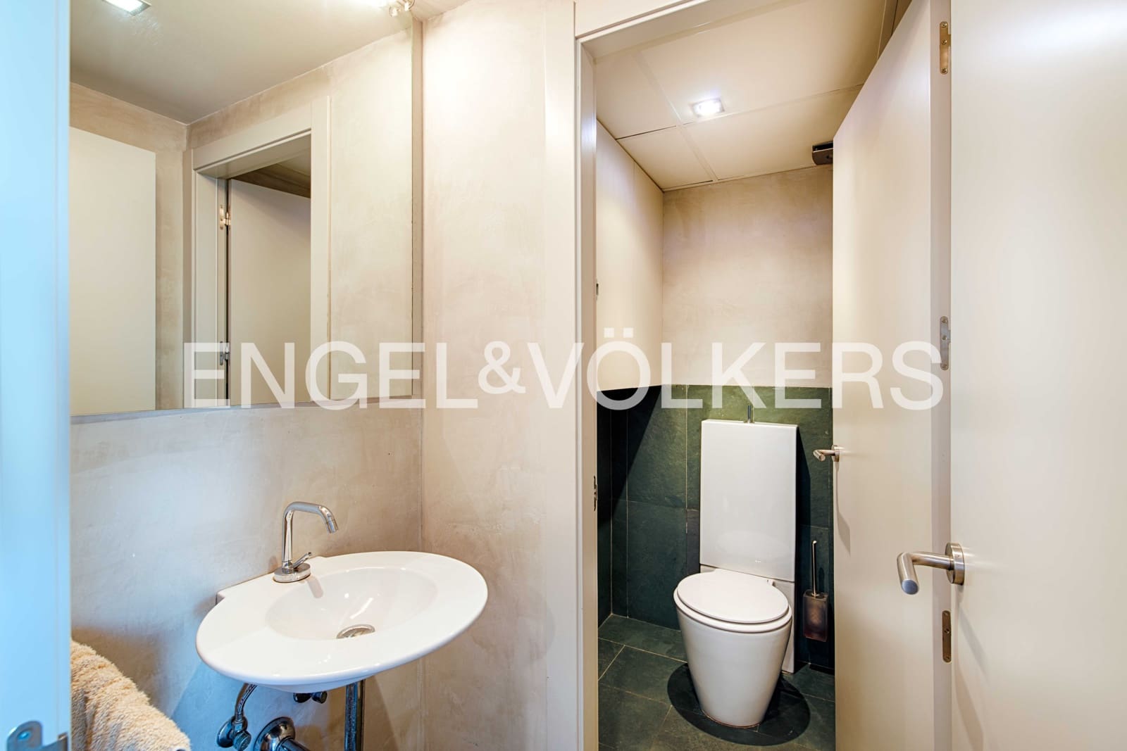 4 bedroom Villa for sale in Empuriabrava with pool garage - € 1,300,000 (Ref: 9480761)