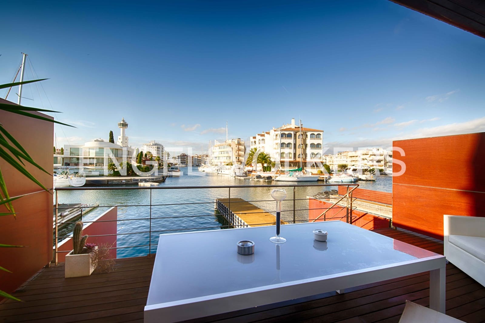 4 bedroom Villa for sale in Empuriabrava with pool garage - € 1,300,000 (Ref: 9480761)