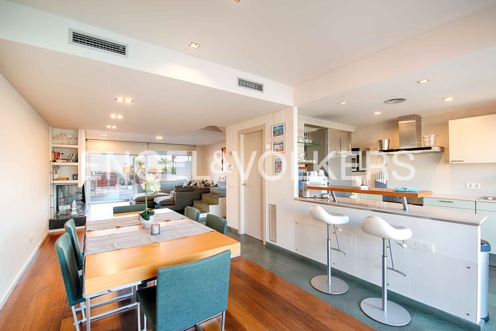 4 bedroom Villa for sale in Empuriabrava with pool garage - € 1,300,000 (Ref: 9480761)