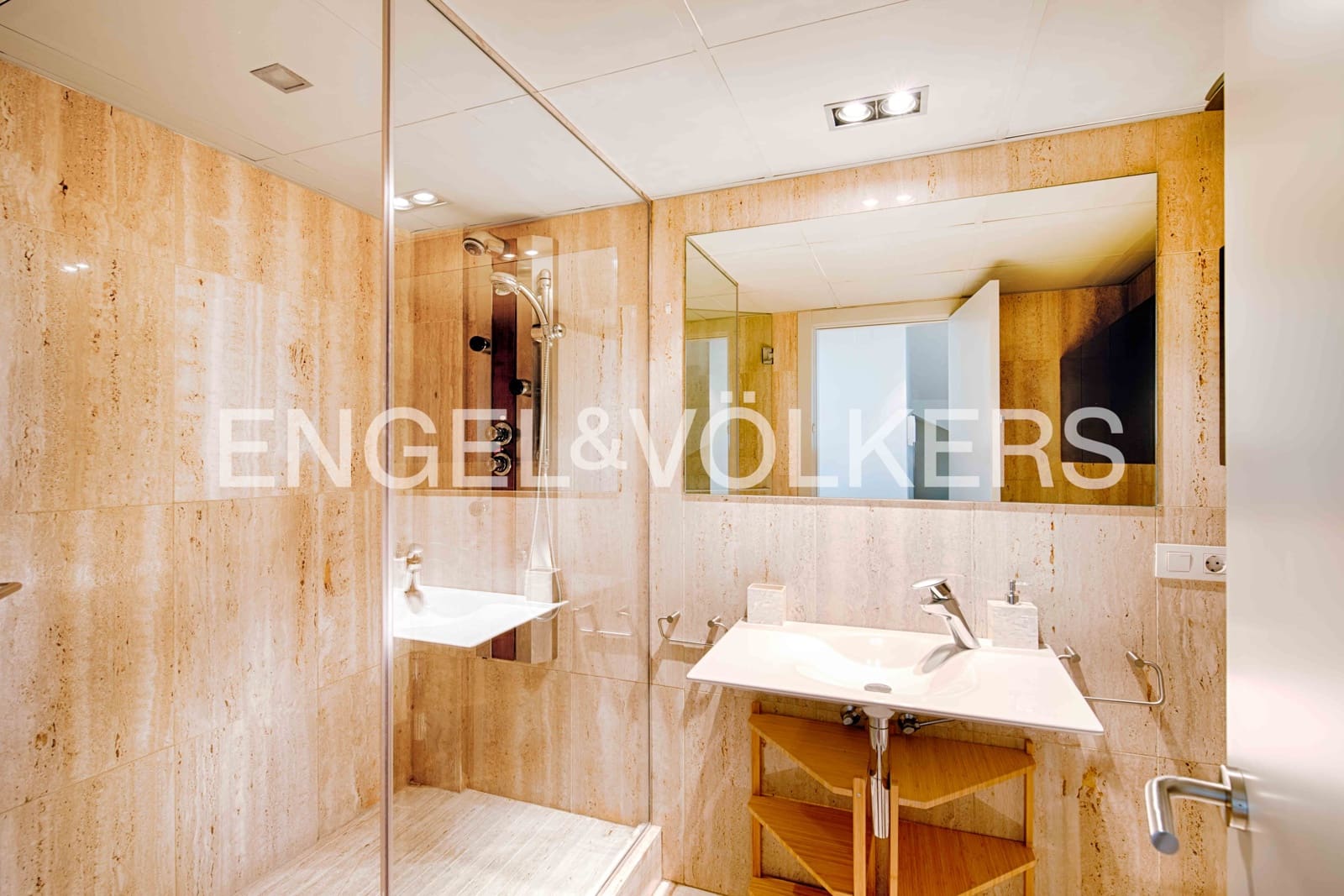 4 bedroom Villa for sale in Empuriabrava with pool garage - € 1,300,000 (Ref: 9480761)