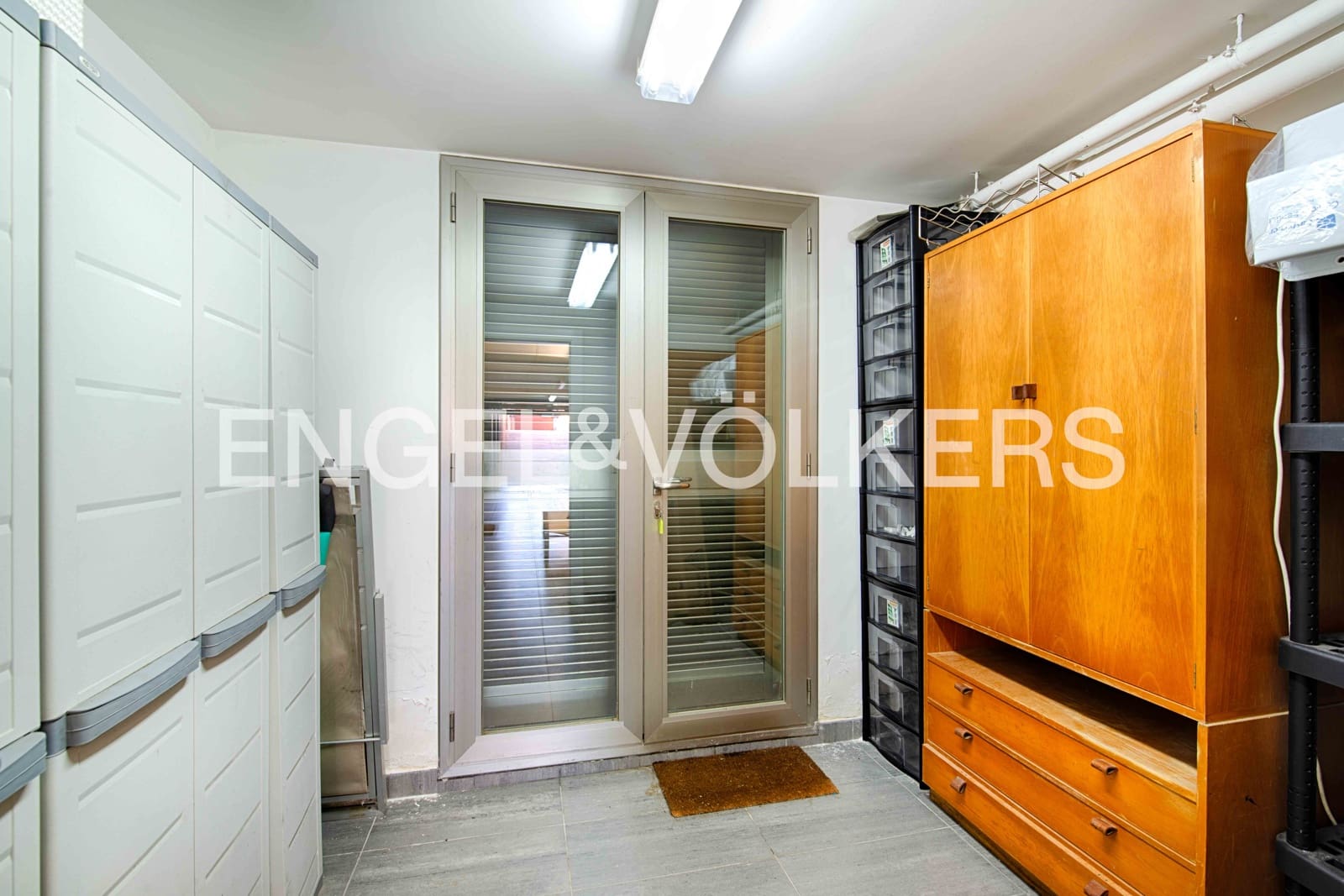 4 bedroom Villa for sale in Empuriabrava with pool garage - € 1,300,000 (Ref: 9480761)