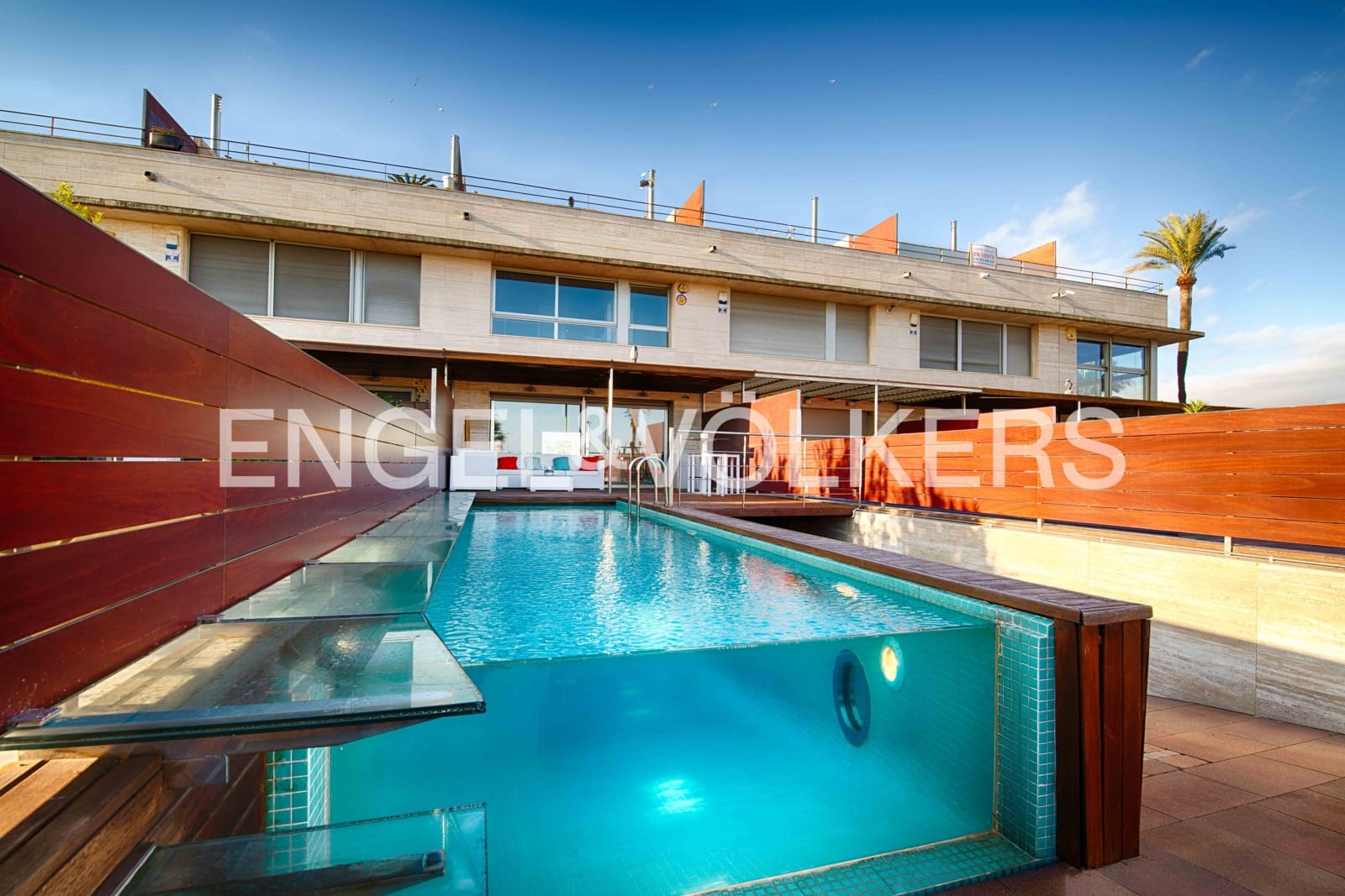 4 bedroom Villa for sale in Empuriabrava with pool garage - € 1,300,000 (Ref: 9480761)