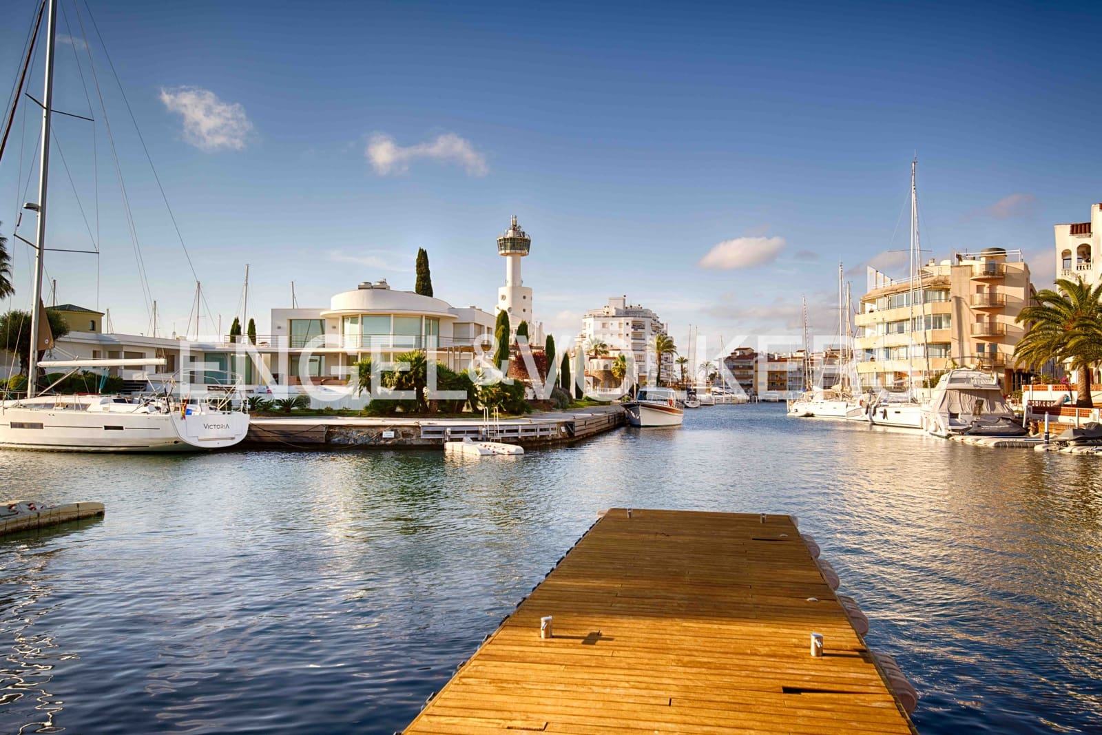 4 bedroom Villa for sale in Empuriabrava with pool garage - € 1,300,000 (Ref: 9480761)