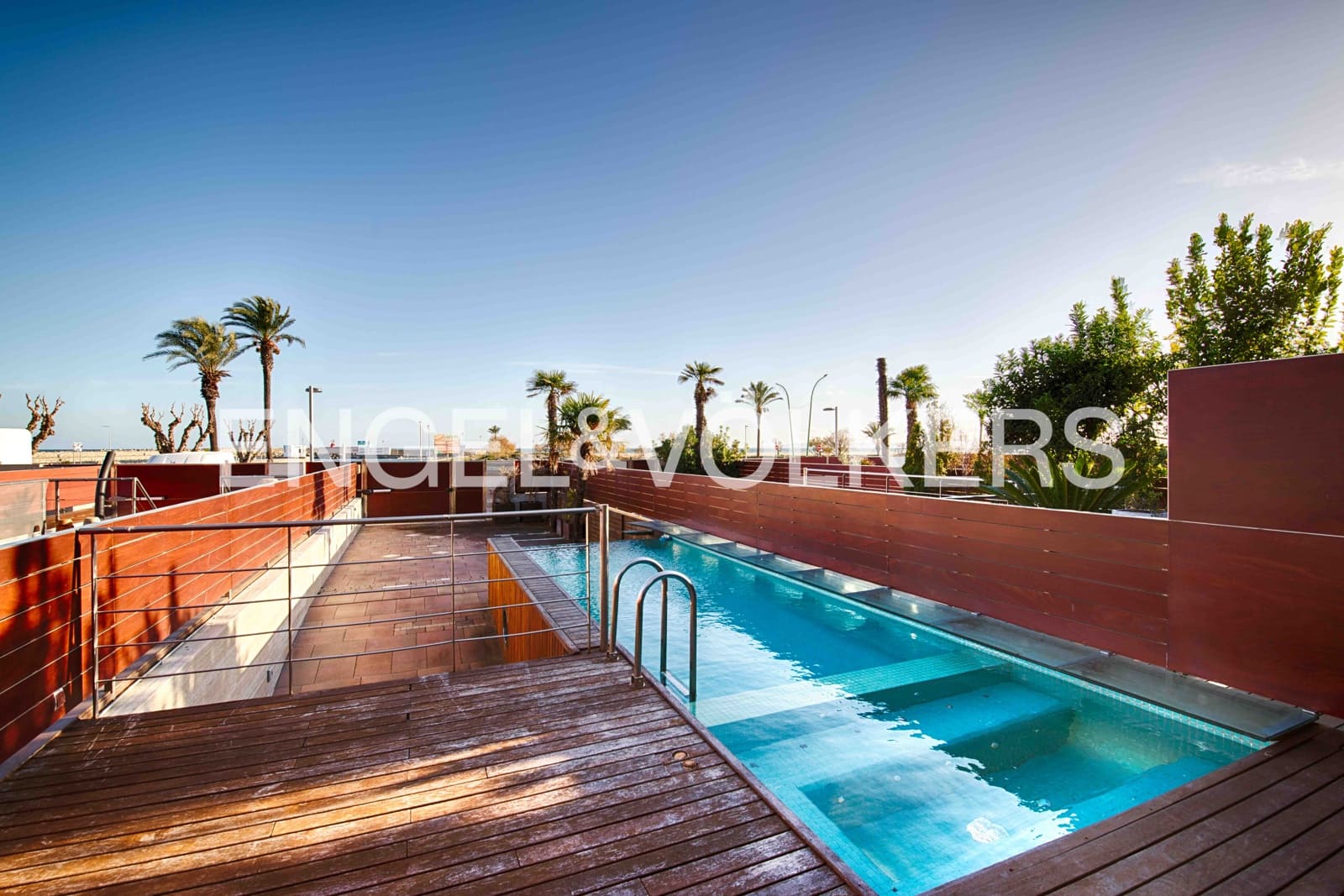 4 bedroom Villa for sale in Empuriabrava with pool garage - € 1,300,000 (Ref: 9480761)