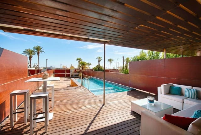 4 sypialnia Willa na sprzedaż w Empuriabrava, Castelló d'Empúries z basenem garażem - 1 150 000 € (Ref: 9480761)