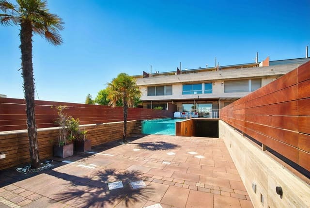 4 sypialnia Willa na sprzedaż w Empuriabrava, Castelló d'Empúries z basenem garażem - 1 150 000 € (Ref: 9480761)