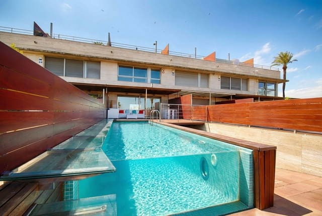 4 sypialnia Willa na sprzedaż w Empuriabrava, Castelló d'Empúries z basenem garażem - 1 150 000 € (Ref: 9480761)