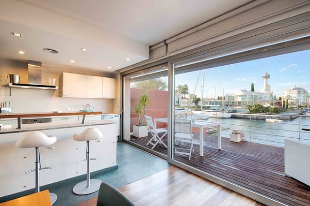 4 sypialnia Willa na sprzedaż w Empuriabrava, Castelló d'Empúries z basenem garażem - 1 150 000 € (Ref: 9480761)