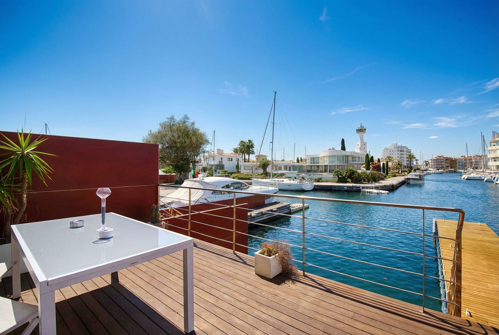 4 bedroom Villa for sale in Empuriabrava with pool garage - € 1,150,000 (Ref: 9480761)