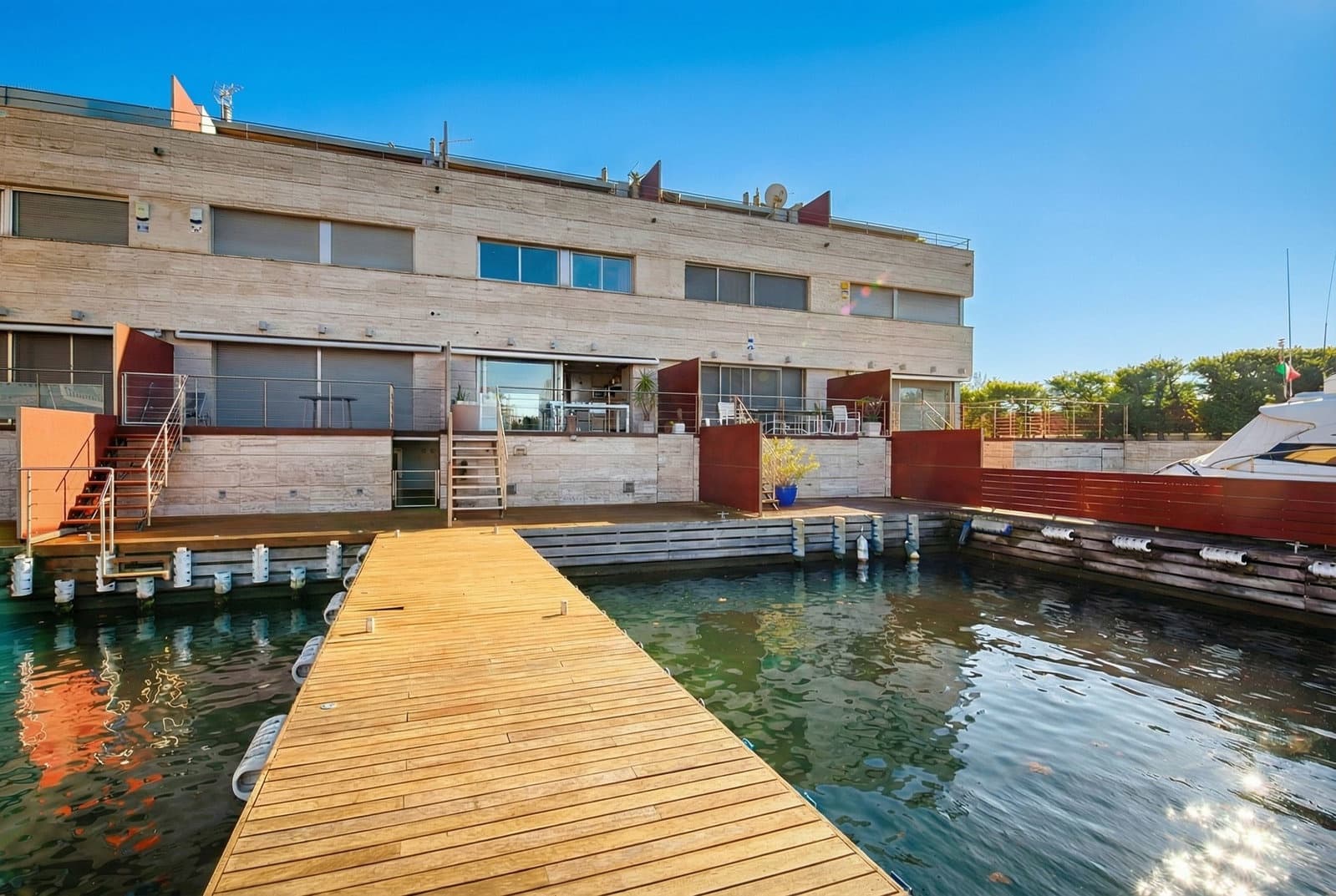 4 bedroom Villa for sale in Empuriabrava with pool garage - € 1,150,000 (Ref: 9480761)