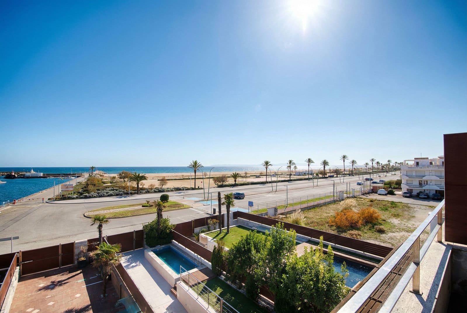 4 bedroom Villa for sale in Empuriabrava with pool garage - € 1,150,000 (Ref: 9480761)