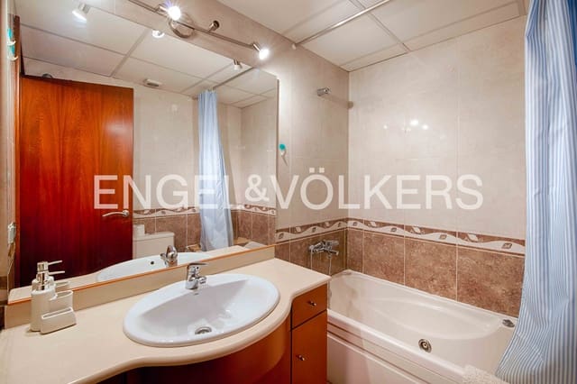 3 soveværelse Lejlighed til salg i Llançà med garage - € 250.000 (Ref: 9496488)