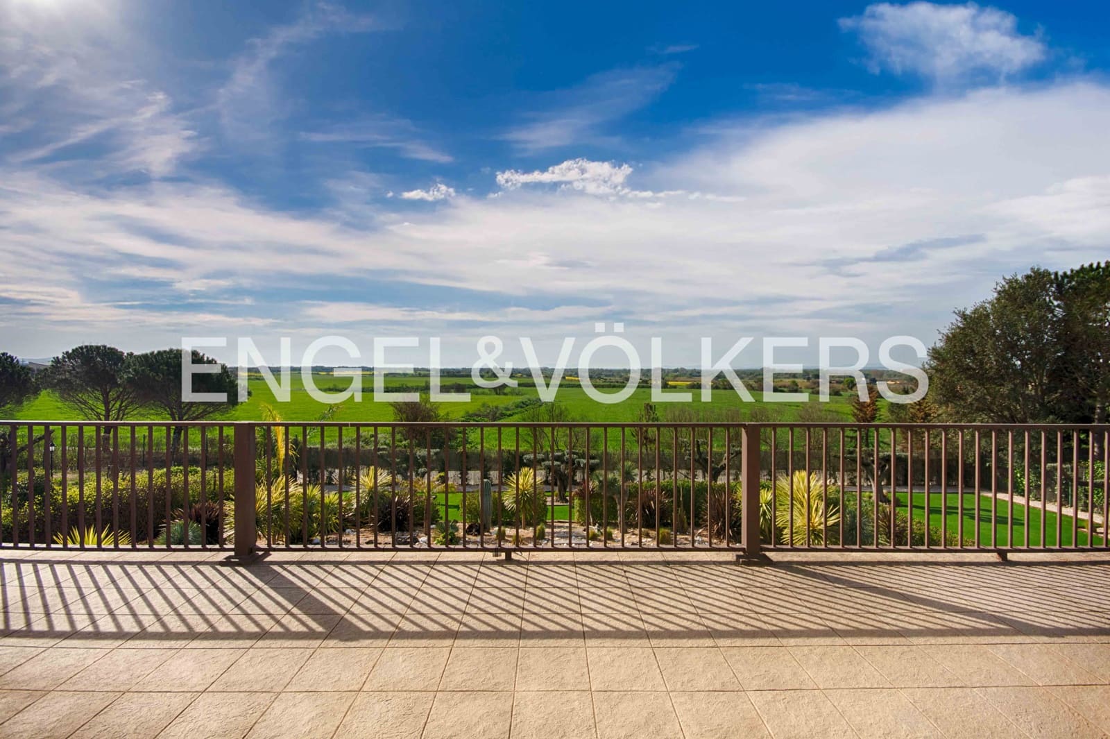 Chalet de 3 habitaciones en Peralada en venta con piscina garaje - 890.000 € (Ref: 9506471)