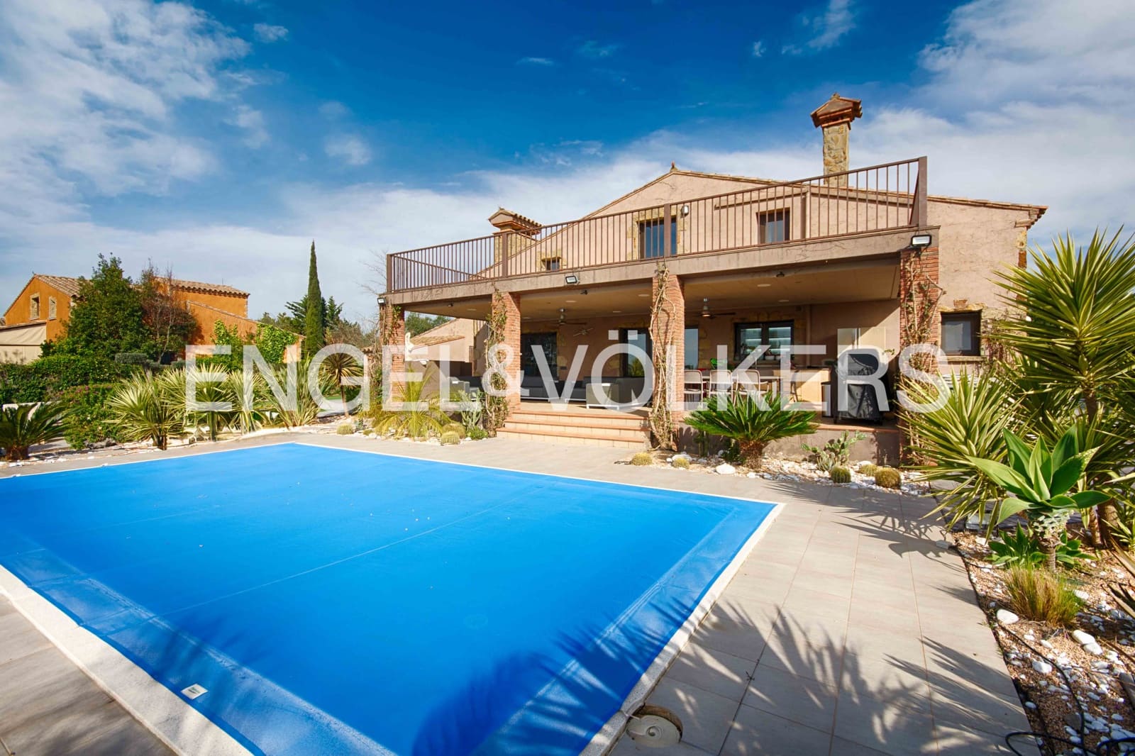 Chalet de 3 habitaciones en Peralada en venta con piscina garaje - 890.000 € (Ref: 9506471)