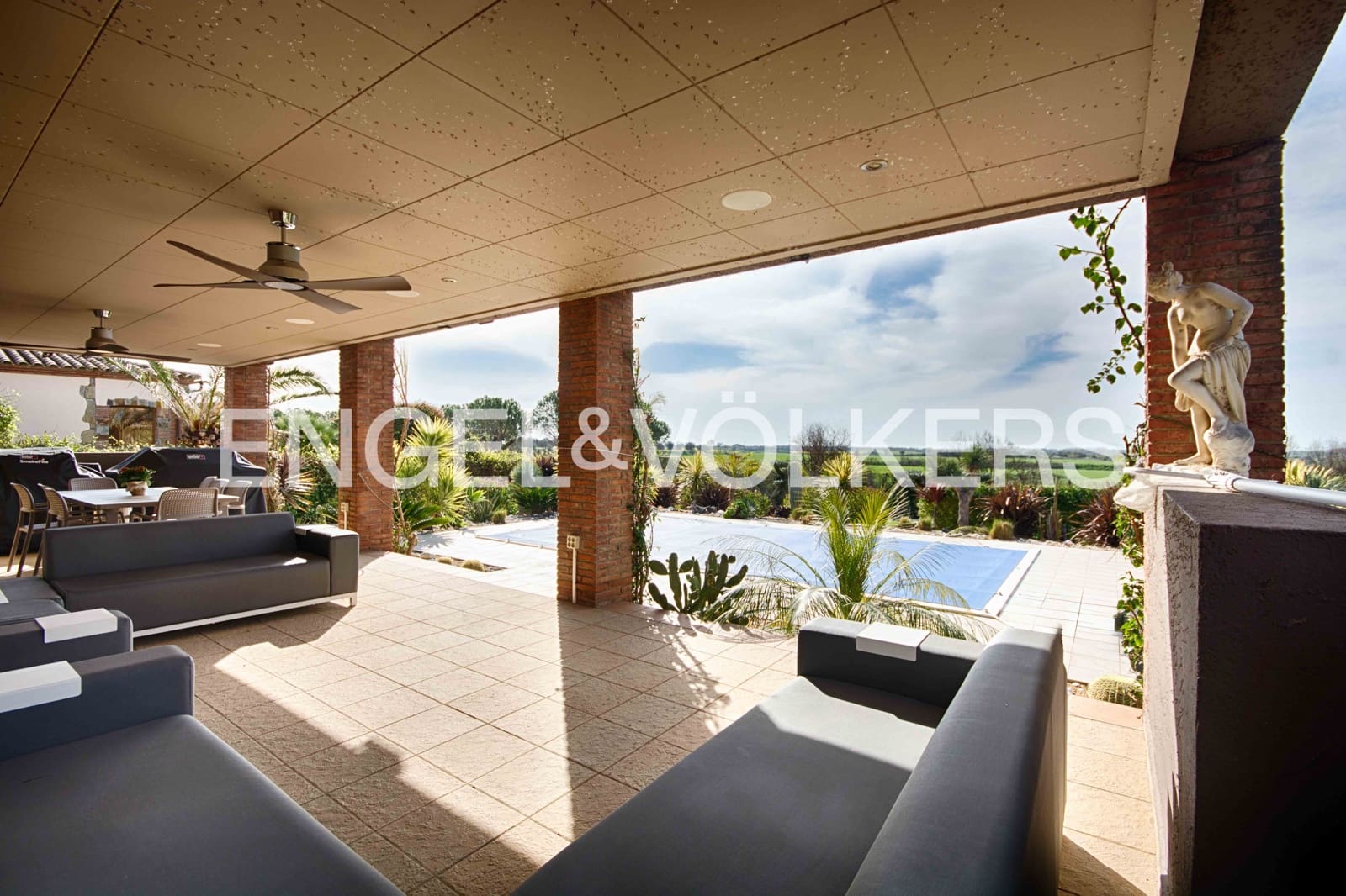 Chalet de 3 habitaciones en Peralada en venta con piscina garaje - 890.000 € (Ref: 9506471)