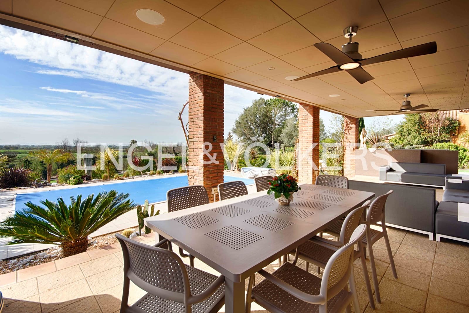 Chalet de 3 habitaciones en Peralada en venta con piscina garaje - 890.000 € (Ref: 9506471)