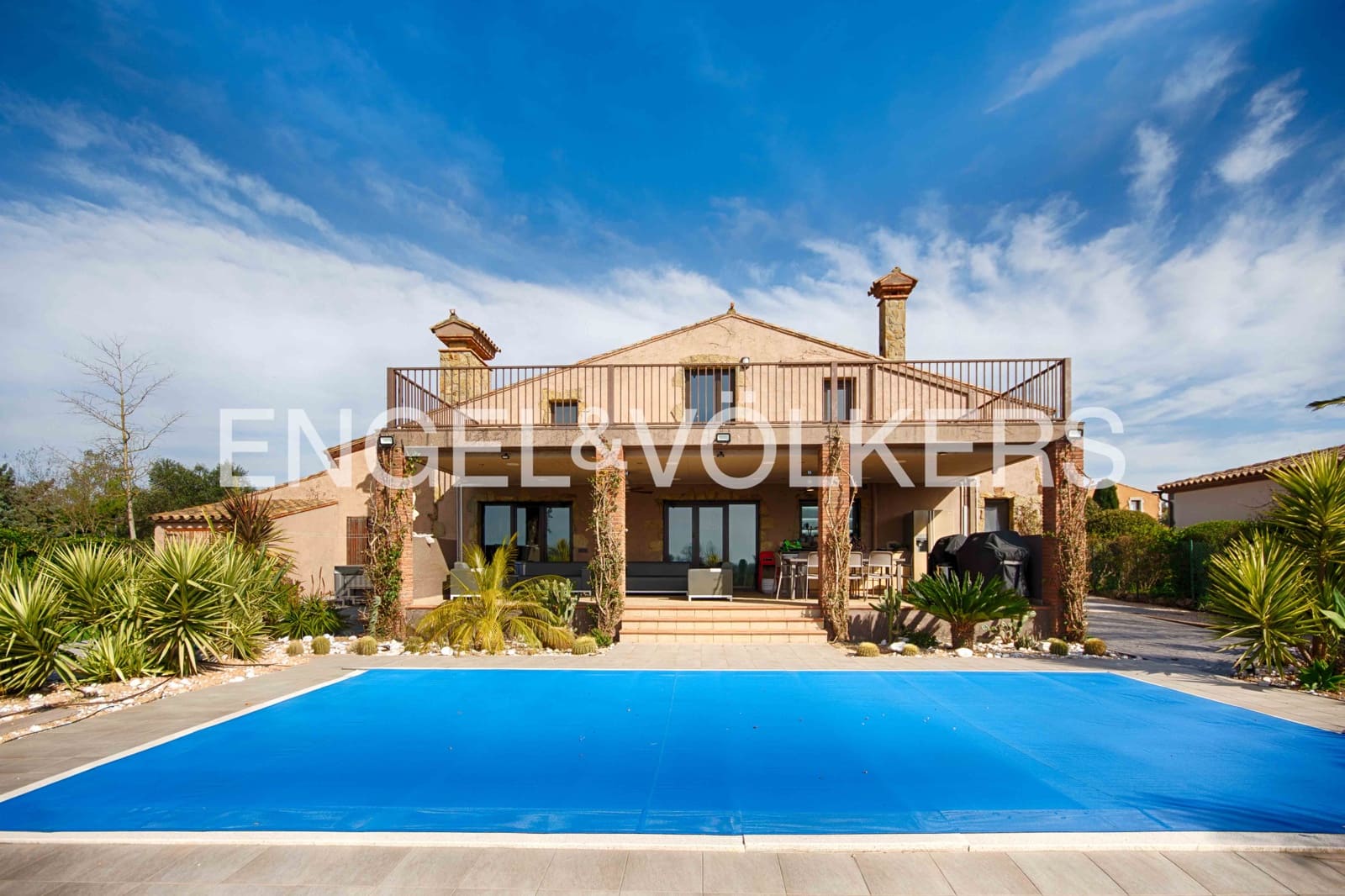 Chalet de 3 habitaciones en Peralada en venta con piscina garaje - 890.000 € (Ref: 9506471)