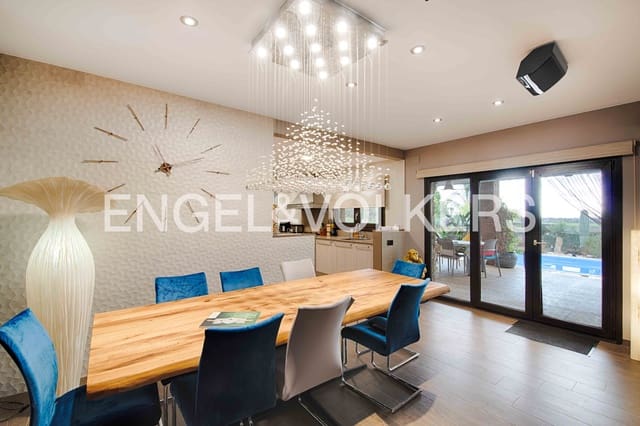 Chalet de 3 habitaciones en Peralada en venta con piscina garaje - 890.000 € (Ref: 9506471)