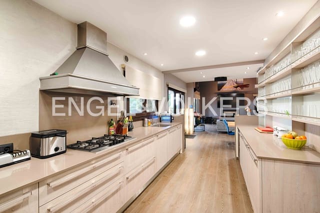 Chalet de 3 habitaciones en Peralada en venta con piscina garaje - 890.000 € (Ref: 9506471)