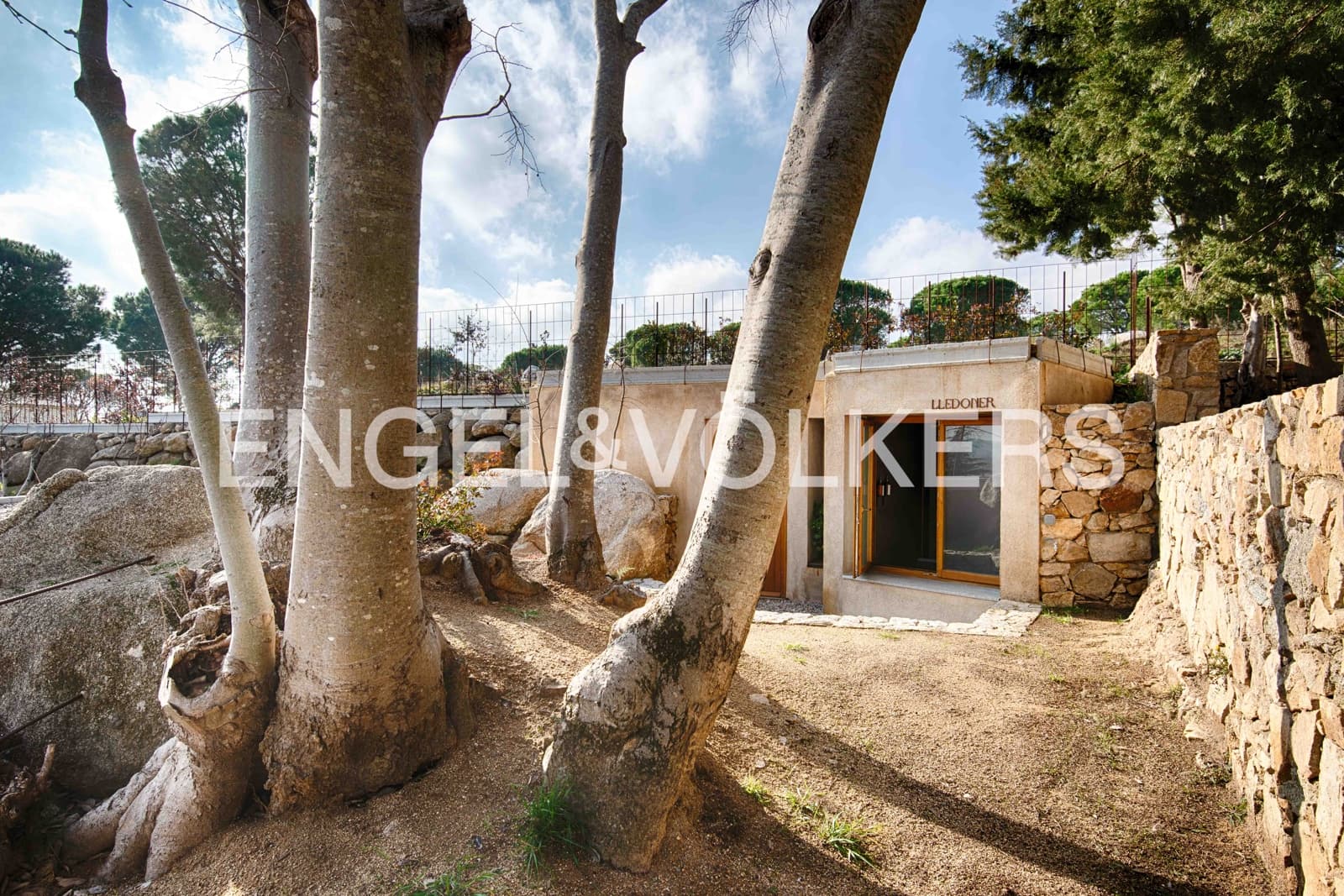 7 Zimmer Gewerbe zu verkaufen in Capmany mit Pool Garage - 1.450.000 € (Ref: 9528809)