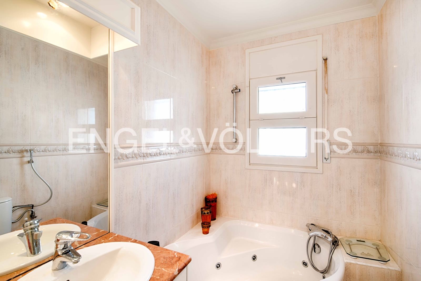 4 sovrum Villa till salu i Empuriabrava med pool garage - 525 000 € (Ref: 9532315)