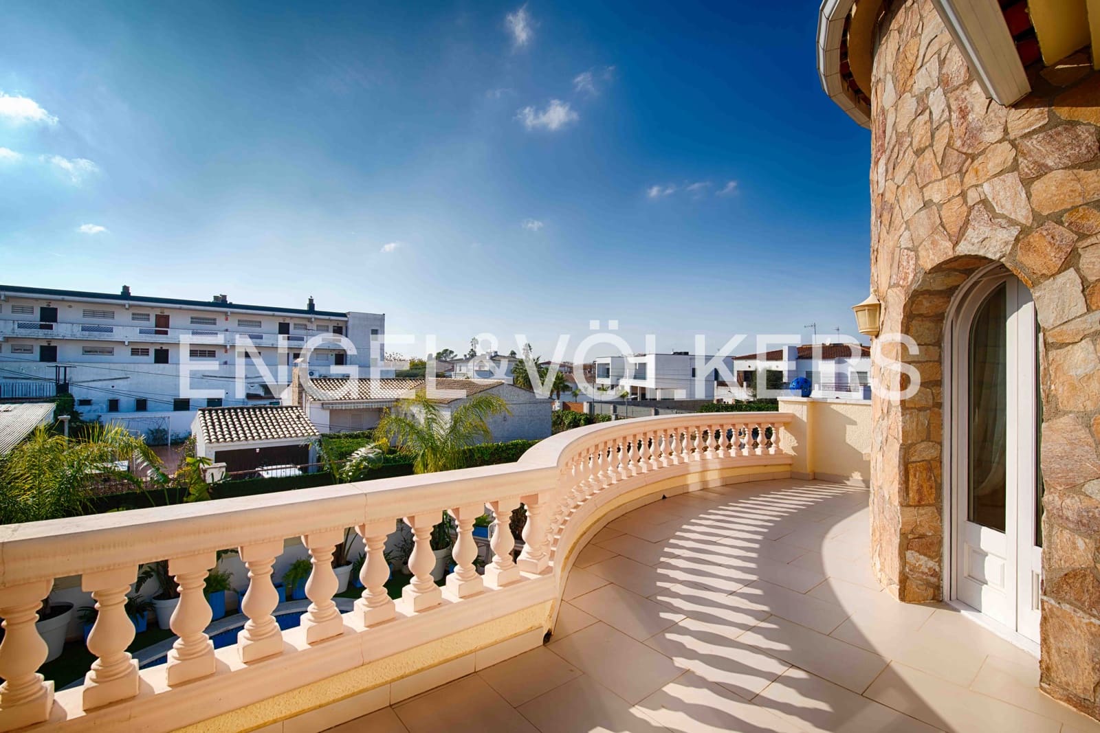 4 sovrum Villa till salu i Empuriabrava med pool garage - 525 000 € (Ref: 9532315)