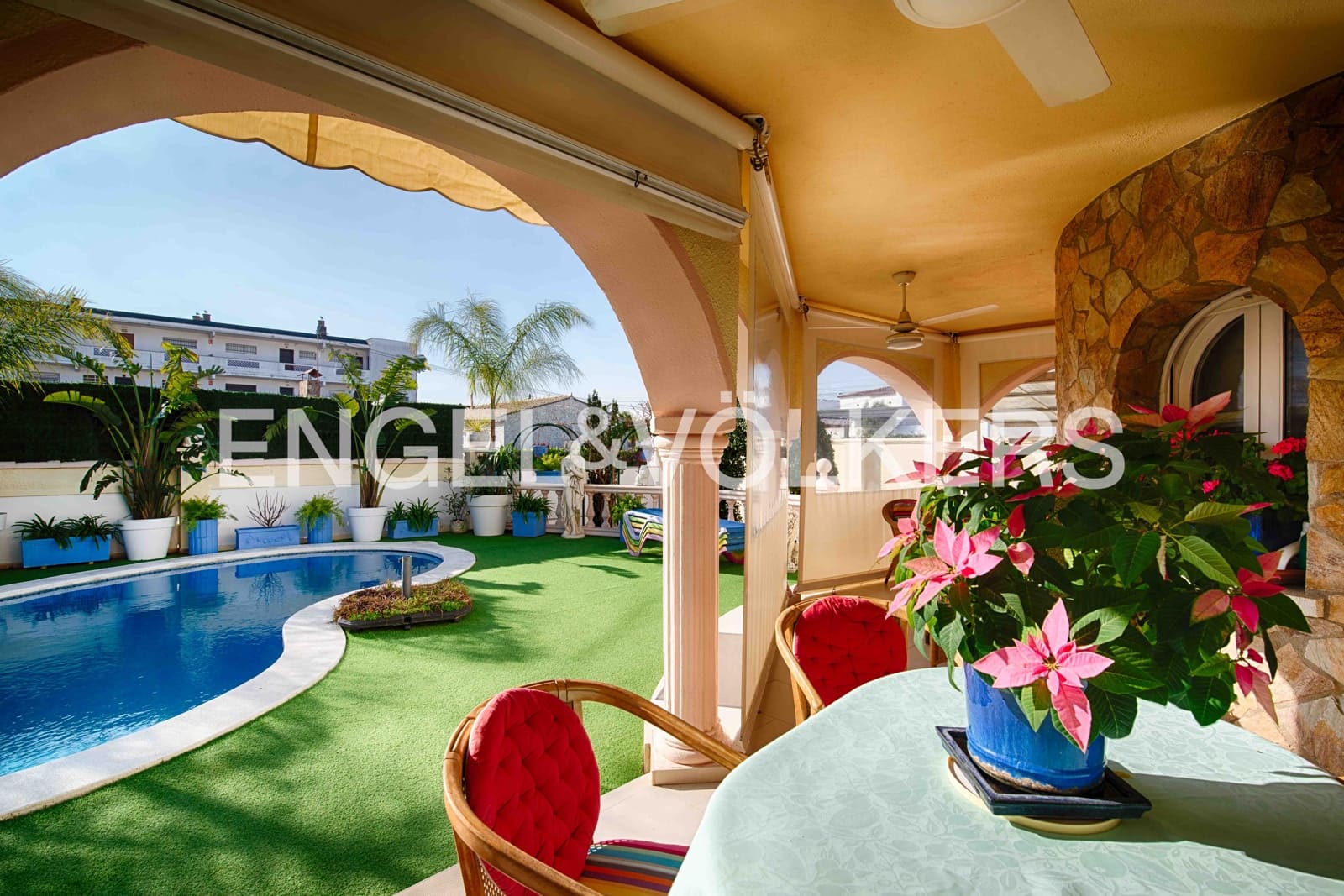 4 sovrum Villa till salu i Empuriabrava med pool garage - 525 000 € (Ref: 9532315)