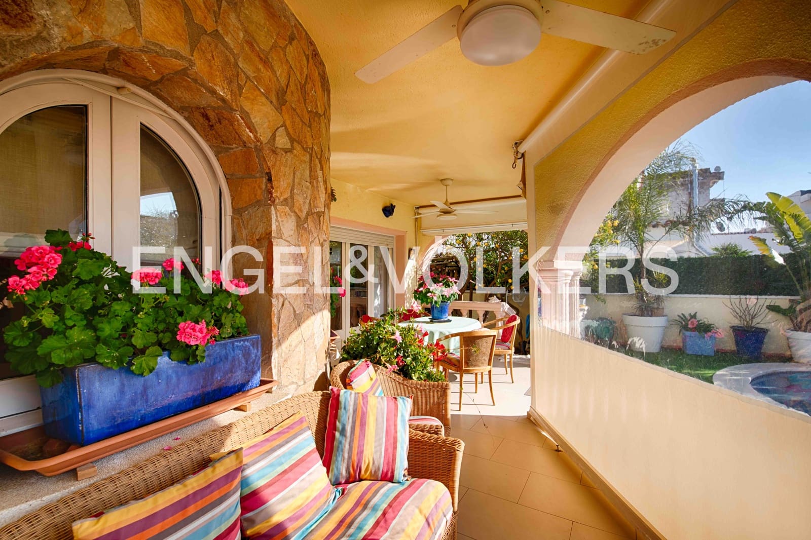 4 sovrum Villa till salu i Empuriabrava med pool garage - 525 000 € (Ref: 9532315)