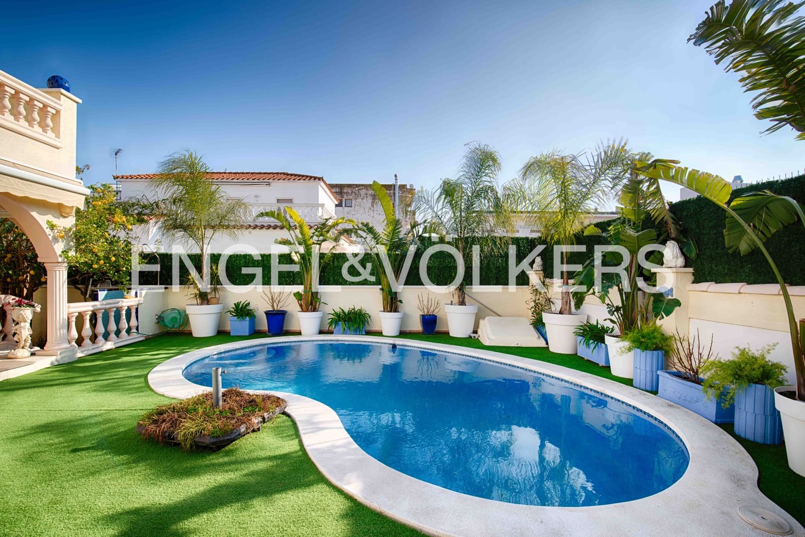 4 sovrum Villa till salu i Empuriabrava med pool garage - 525 000 € (Ref: 9532315)