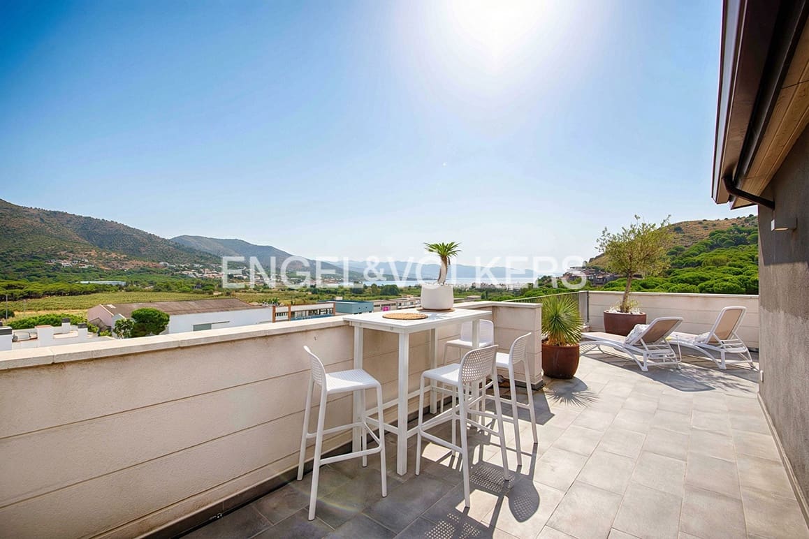 Ático de 2 habitaciones en El Port de la Selva en venta con piscina garaje - 640.000 € (Ref: 9546991)